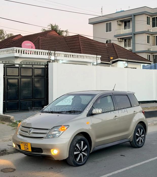 Toyota IST 2003 Gold