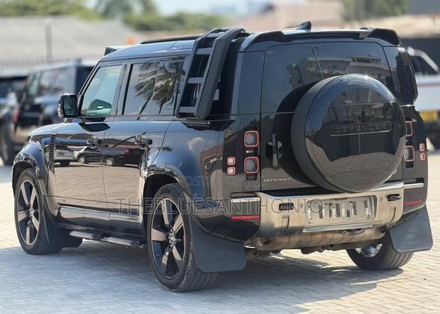 Land Rover Defender 2022 Black