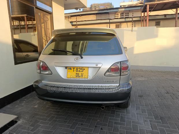Toyota Harrier 2001 Silver