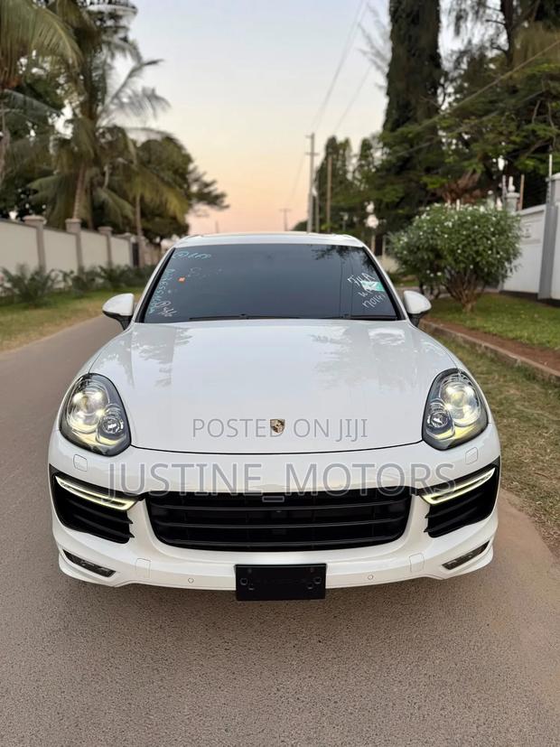 Porsche Cayenne 2017 White