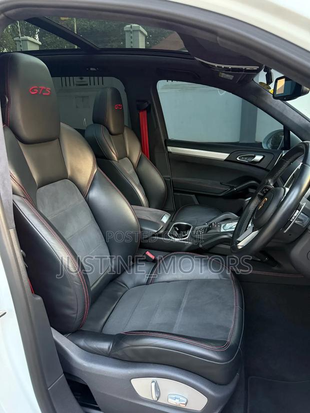 Porsche Cayenne 2017 White