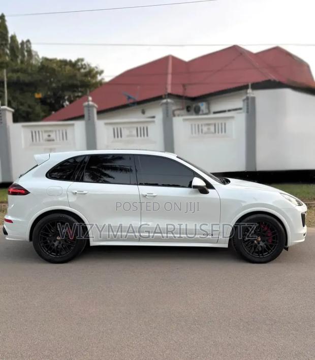 Porsche Cayenne 2016 White