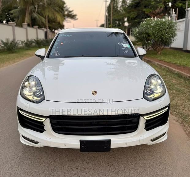 Porsche Cayenne 2017 White
