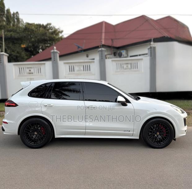 Porsche Cayenne 2017 White