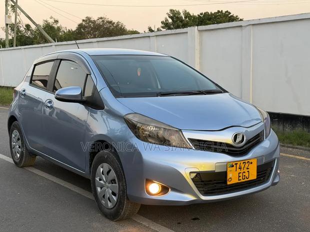 Toyota Vitz 2011 Blue