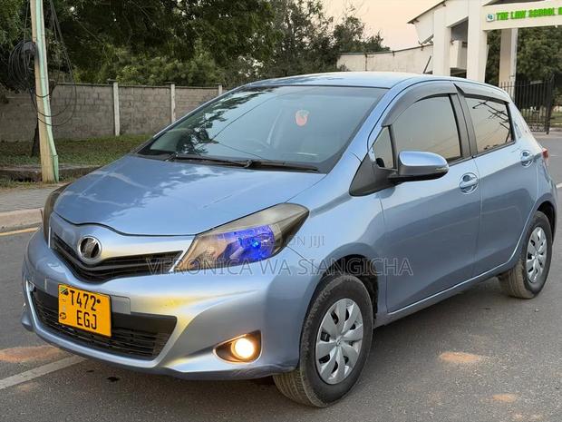 Toyota Vitz 2011 Blue