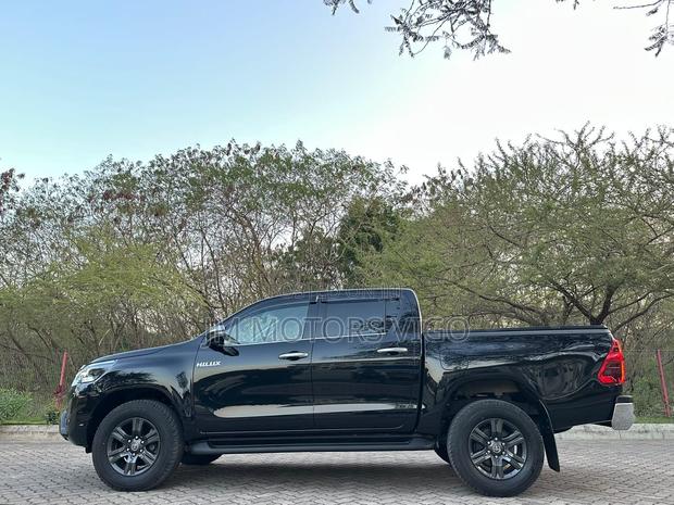 Toyota Hilux 2024 Black