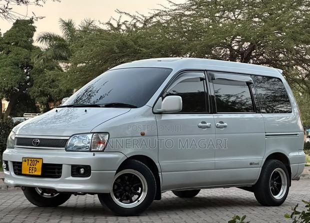 Toyota Noah 2001 White