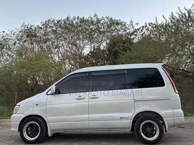 Toyota Noah 2001 White