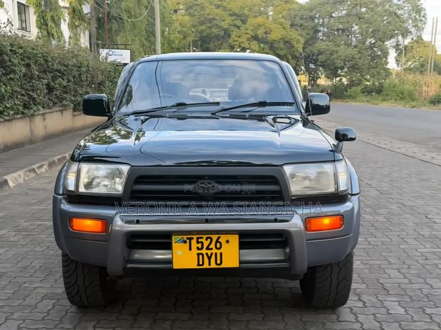 Toyota Hilux Surf 2000 Black