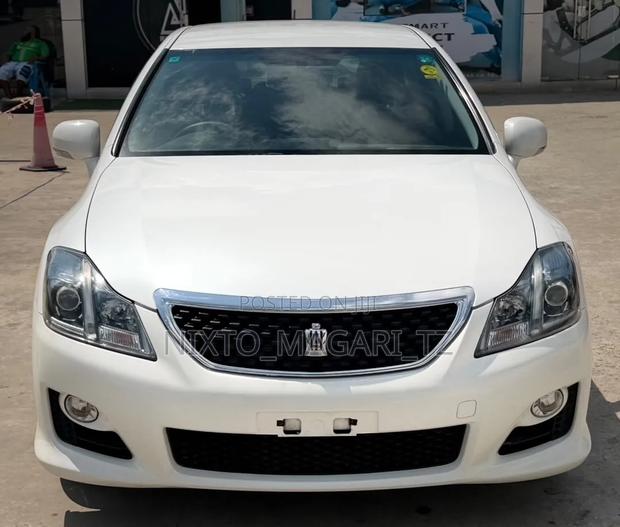 Toyota Crown 2010 Black