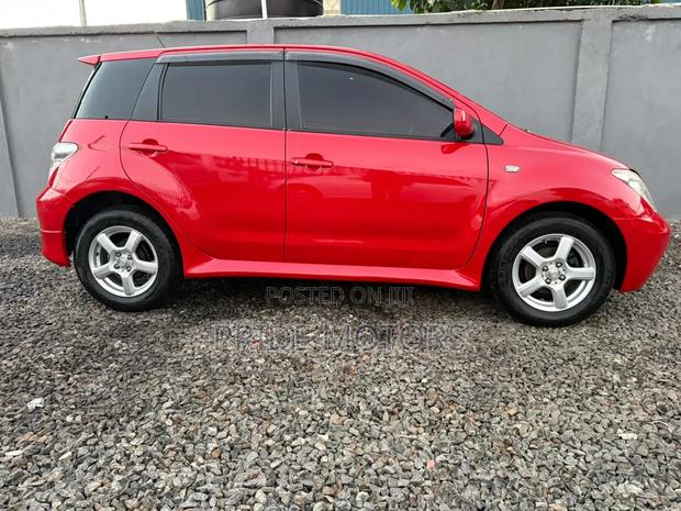 Toyota IST 2003 Red