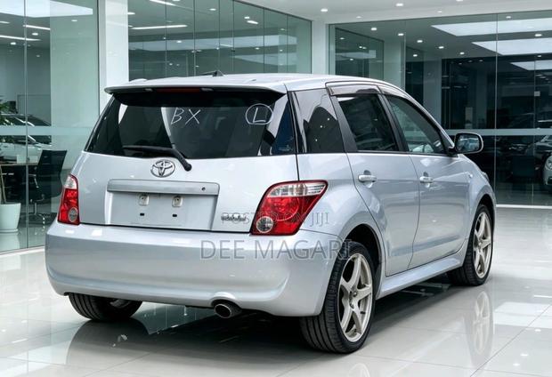 Toyota IST 2009 Silver