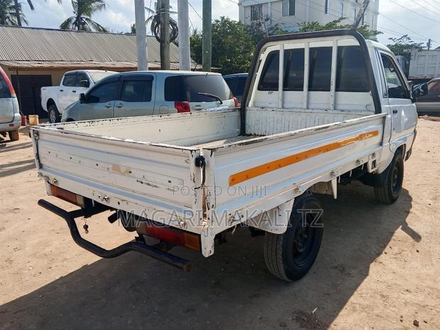 Toyota TownAce 2004 White