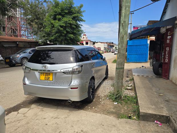Toyota Wish 2012 Silver