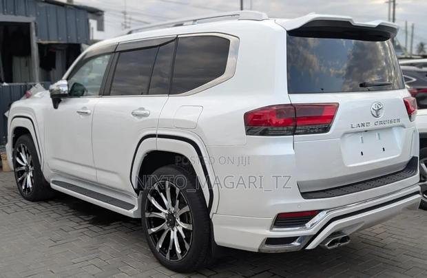 Toyota Land Cruiser 2023 White