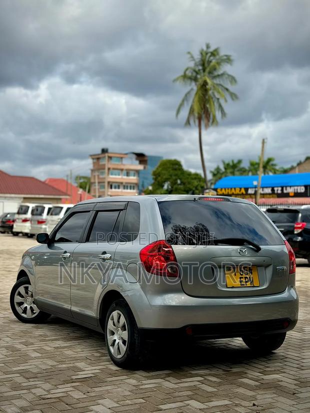 Mazda Verisa 2012 Gold