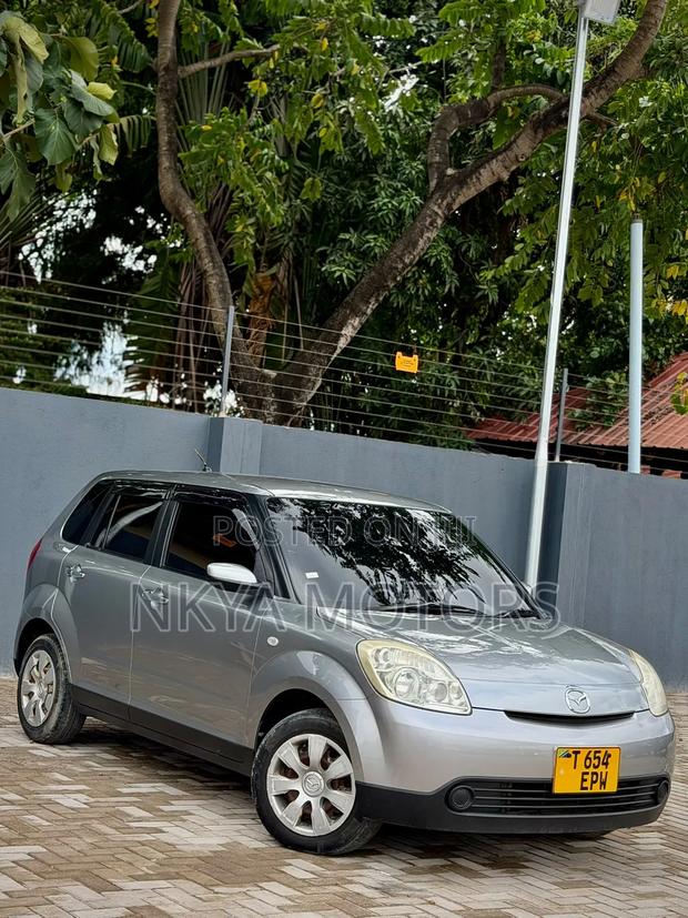 Mazda Verisa 2012 Gold