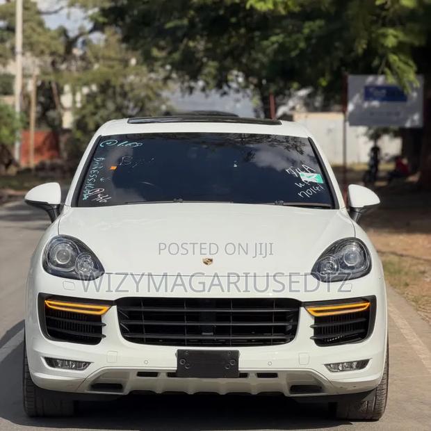 Porsche Cayenne 2017 White