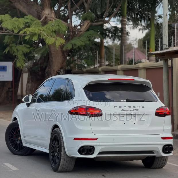 Porsche Cayenne 2017 White