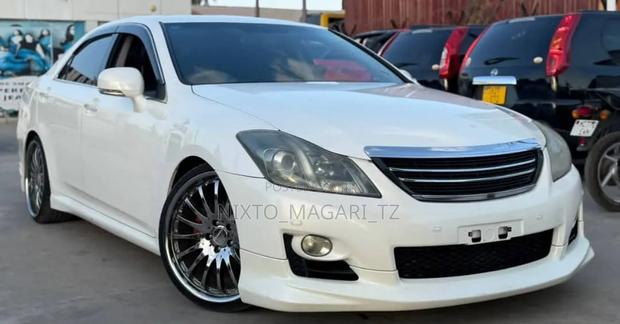 Toyota Crown 2009 White