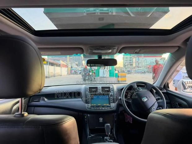 Toyota Crown 2009 White