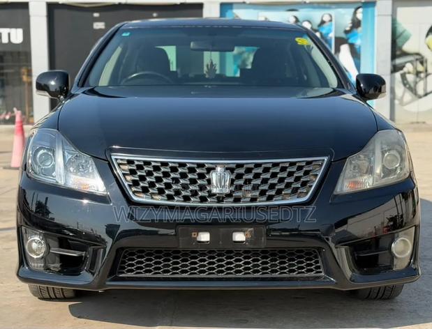 Toyota Crown 2010 Black