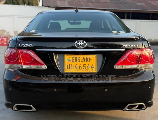 Toyota Crown 2010 Black