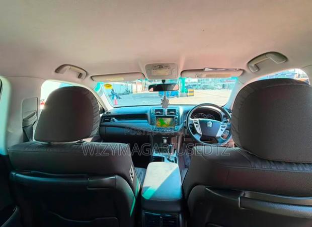 Toyota Crown 2010 Black