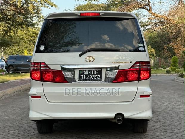 Toyota Alphard 2005 White