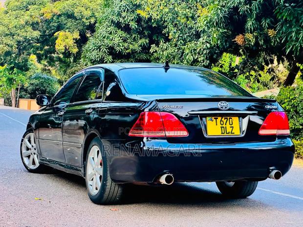 Toyota Crown 2006 Black