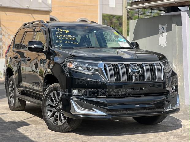 Toyota Land Cruiser Prado 2023 Black
