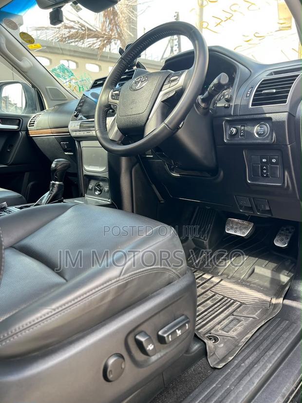 Toyota Land Cruiser Prado 2023 Black