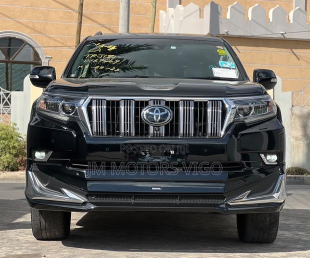 Toyota Land Cruiser Prado 2023 Black