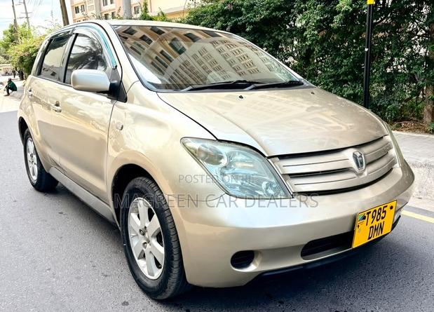 Toyota IST 2004
