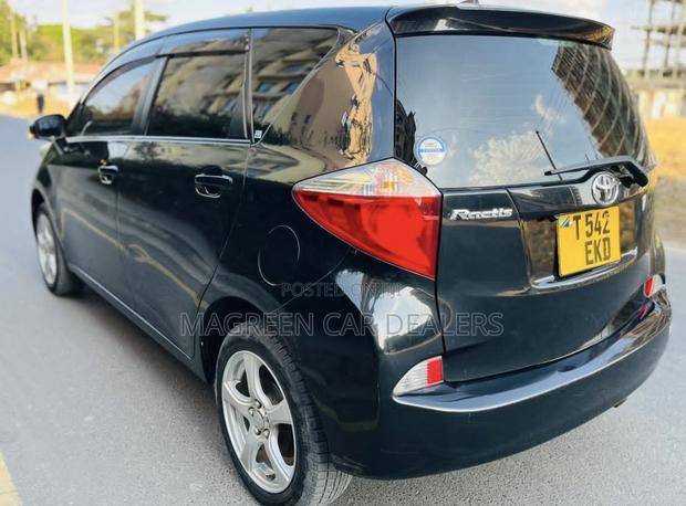 Toyota Ractis 2012 Black