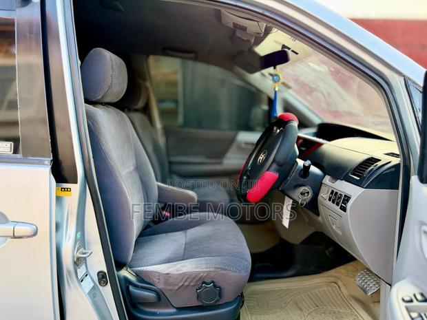 Toyota Noah 2005 Silver