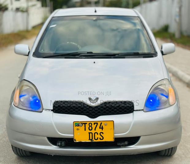 Toyota Vitz 2002 Silver