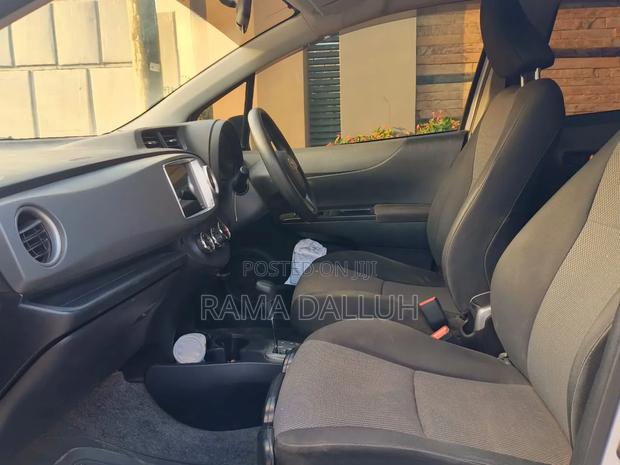 Toyota Vitz 2012 Silver