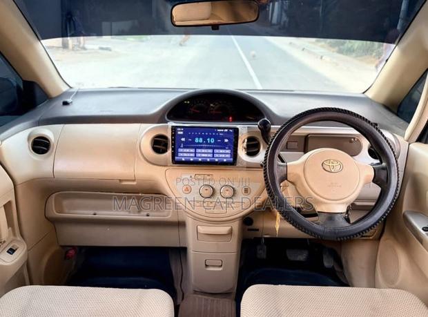 Toyota Porte 2007 Black