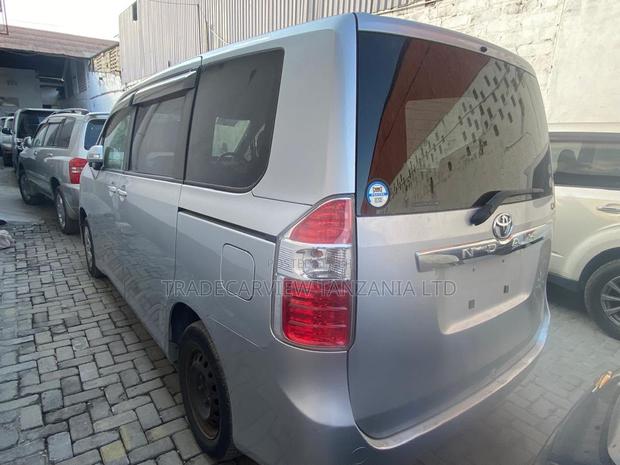 Toyota Noah 2007 Silver