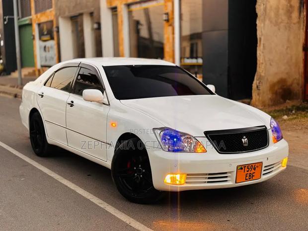 Toyota Crown 2007 White