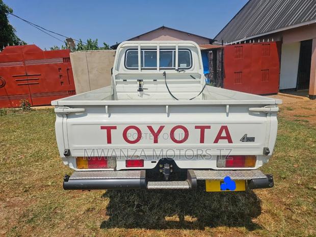 Toyota Land Cruiser 2020 White