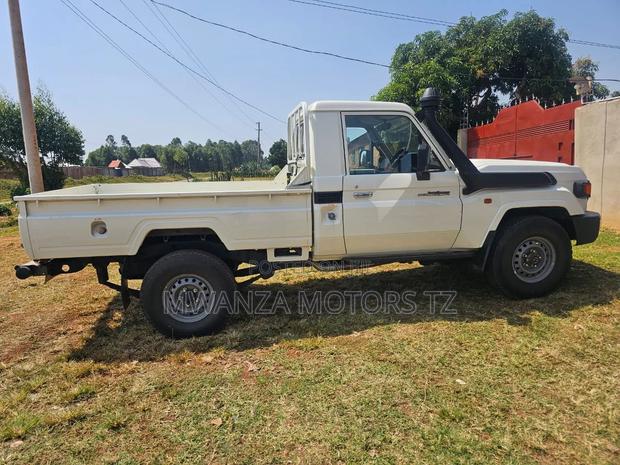 Toyota Land Cruiser 2020 White