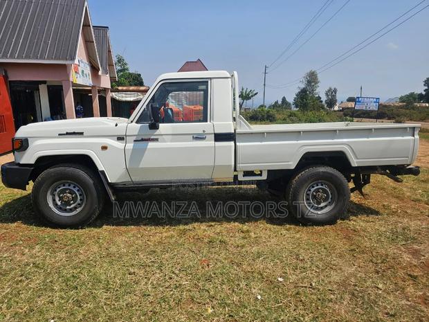 Toyota Land Cruiser 2020 White