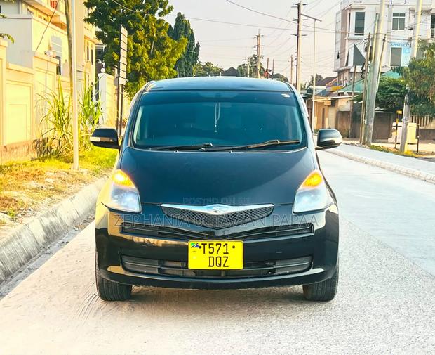 Toyota Ractis 2006 Black