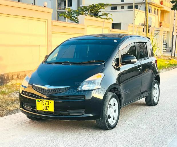 Toyota Ractis 2006 Black