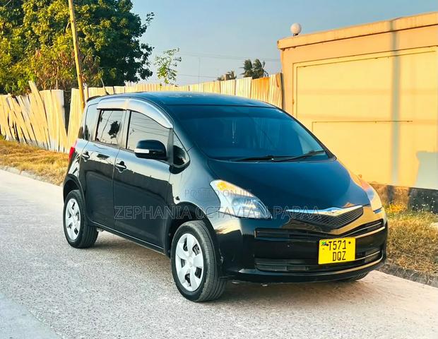 Toyota Ractis 2006 Black