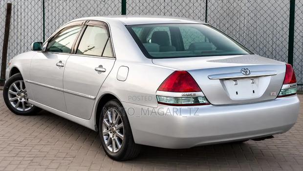 Toyota Mark II 2004 Silver