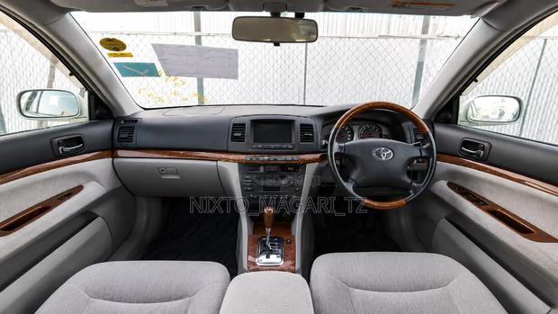 Toyota Mark II 2004 Silver